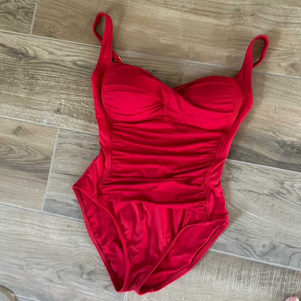 LaBlanca size 8 CHERRY one piece excellent condition
